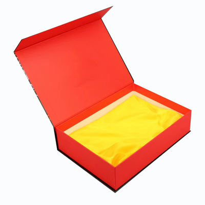Set regalo con scatola magnetica rossa riciclabile CMYK/PANTONE
