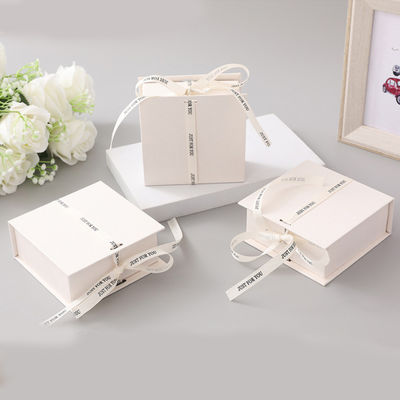 Logo a nastro bianco scatola regalo pieghevole trucco abbigliamento accessori cartone rigido con laminazione lucida
