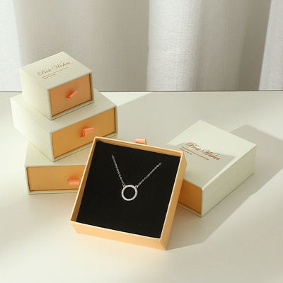 Set cosmetico personalizzato cassetto scorrevole rigido da estrarre gioielli imballaggio regalo scatola di carta con inserto
