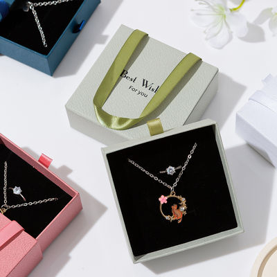 Carta kraft stampata su misura di lusso Gioielleria Scatole per orecchini e collane Scatola anello di carta riciclabile Imballaggio regalo per donne