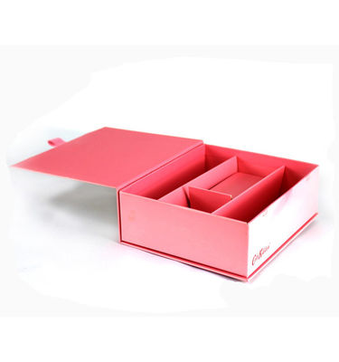 Scatole regalo in forma di cuore con finitura verniciata