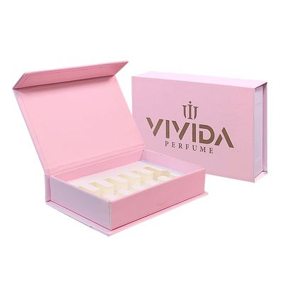 Logo del cliente Cartone di lusso Chiusura magnetica Casella di imballaggio per la cura della pelle per il rossetto