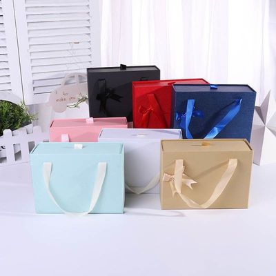 Logo personalizzato riciclabile Luxury Rigid Pull Out Abbigliamento Imballaggio T-shirt Abbigliamento Cartone cassetto abbigliamento