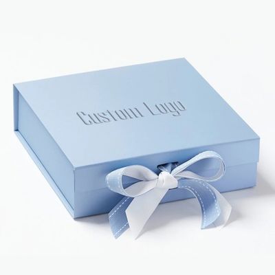 Scatola regalo a forma A4 con nastro e chiusura magnetica per un packaging elegante