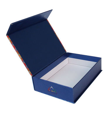 Gioielli, orologi, occhiali, confezionamento scatola di carta con chiusura magnetica e inserto EVA