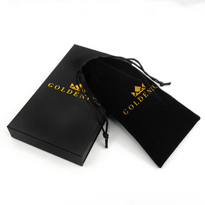 Elegante cassetto nero rigido con logo personalizzato in foglio oro e rivestimento di velluto morbido
