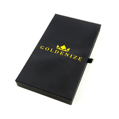 Elegante cassetto nero rigido con logo personalizzato in foglio oro e rivestimento di velluto morbido