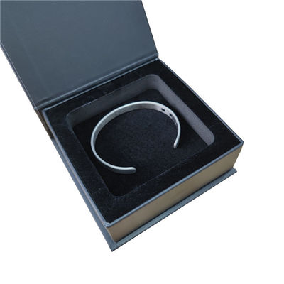 Scatola a forma di libro magnetica personalizzata Bottiglia di profumo Scatola regalo di carta di imballaggio con finestra in PVC
