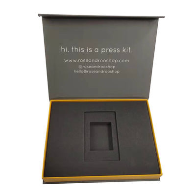Scatola regalo in carta magnetica a forma di libro con inserto di schiuma