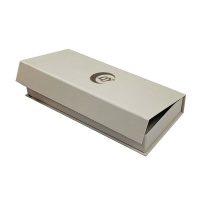 Scatola di imballaggio magnetica bianca e elegante rivestita con rivestimento UV Scatola regalo magnetica per adesivi