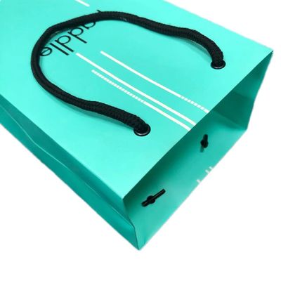 Sacchetto regalo di carta verde matto di lusso per l' imballaggio dei vestiti