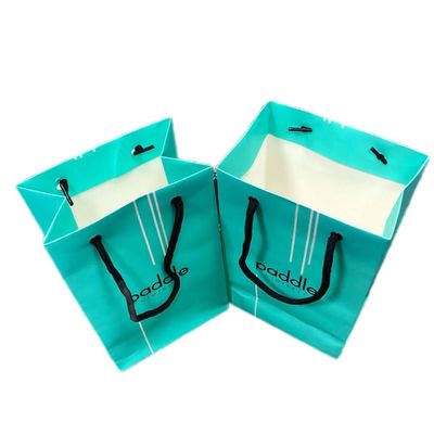 Sacchetto regalo di carta verde matto di lusso per l' imballaggio dei vestiti