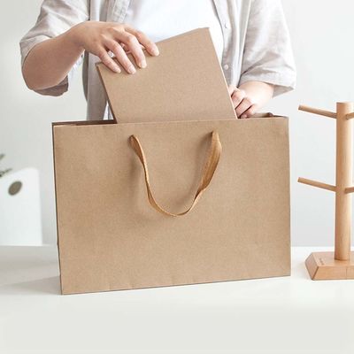 Borse da shopping di carta kraft marrone Offset stampa abbigliamento Borsa di carta logo personalizzato