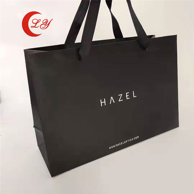 Sacchetti di carta nero per regali ecologici con il tuo logo realizzati con materiali riciclati