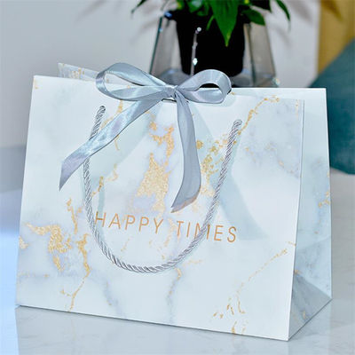 Stampaggio a caldo Borse regalo di lusso personalizzate Borse per lo shopping Kraft riciclabili con maniglie