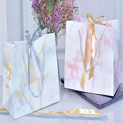 Stampaggio a caldo Borse regalo di lusso personalizzate Borse per lo shopping Kraft riciclabili con maniglie