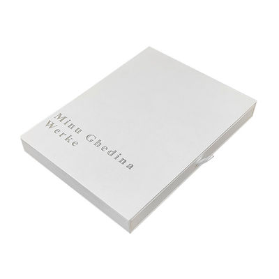 scatola bianca con modello di texture semplice elegante con logo argento lucido cassetto di cartone gioielli piccolo imballaggio regalo