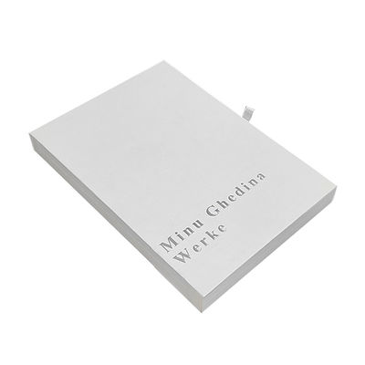 scatola bianca con modello di texture semplice elegante con logo argento lucido cassetto di cartone gioielli piccolo imballaggio regalo