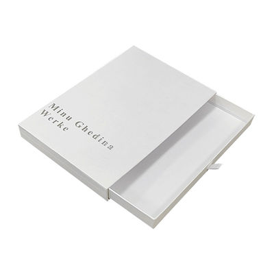 scatola bianca con modello di texture semplice elegante con logo argento lucido cassetto di cartone gioielli piccolo imballaggio regalo