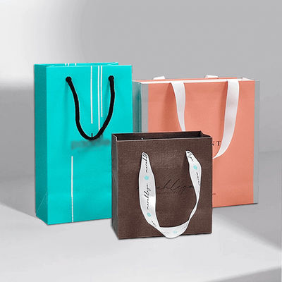 Bottega di abbigliamento personalizzata Bottega di carta Kraft personalizzata Bottega di regalo