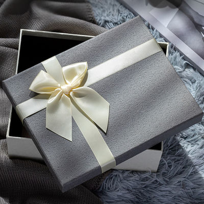 High End Gift Box Packaging Dimensioni personalizzabili Per San Valentino Giornata della mamma Arco nero bianco Decorazione Gift Box