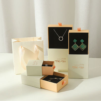 Set cosmetico personalizzato cassetto scorrevole rigido da estrarre gioielli imballaggio regalo scatola di carta con inserto