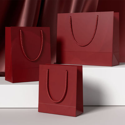 Indumenti personalizzati borse da shopping confezionamento lussuoso cartone d'avorio carta kraft a basso prezzo borsa regalo per lo shopping logo personalizzato