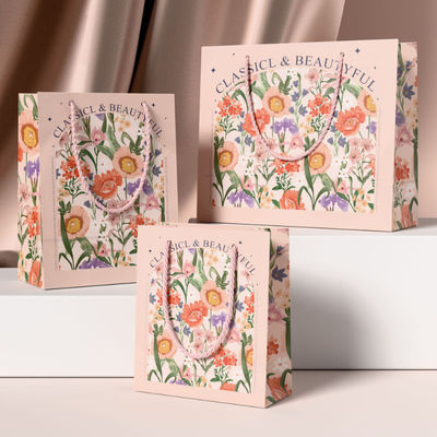 Indumenti personalizzati borse da shopping confezionamento lussuoso cartone d'avorio carta kraft a basso prezzo borsa regalo per lo shopping logo personalizzato
