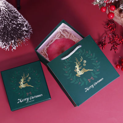 Confezione regalo natalizia personalizzata di lusso ed ecologica in cartone con coperchio superiore rosso, set con nastro natalizio