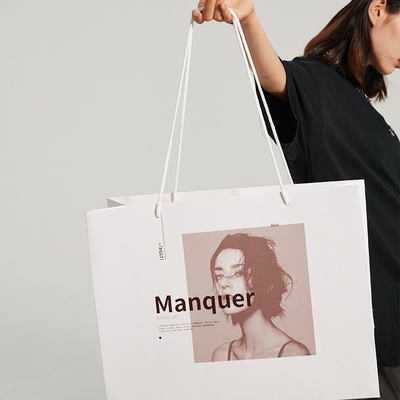 Borse della spesa di lusso premium in carta bianca stampata personalizzata con design a manico a nastro