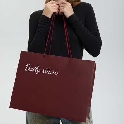 Borse della spesa in carta grandi ed eleganti personalizzate con logo Design riciclato Moda all'ingrosso di lusso Borse firmate per negozi
