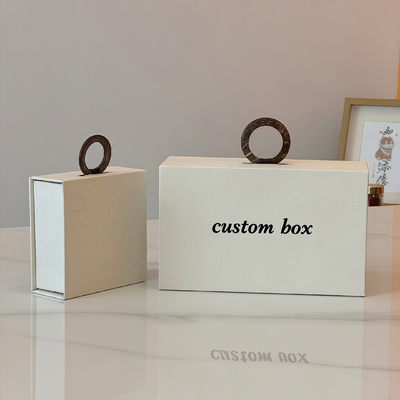 Collana di gioielli bianca Design personalizzato Scatola di presentazione magnetica Logo personalizzato Anello Orecchino Collana Bracciale Scatola di carta per imballaggio