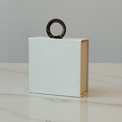 Collana di gioielli bianca Design personalizzato Scatola di presentazione magnetica Logo personalizzato Anello Orecchino Collana Bracciale Scatola di carta per imballaggio