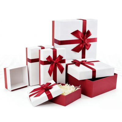 Scatola rigida di lusso personalizzata in fabbrica con coperchio in cartone patinato con laminazione opaca, goffratura e stampa a caldo per confezioni regalo