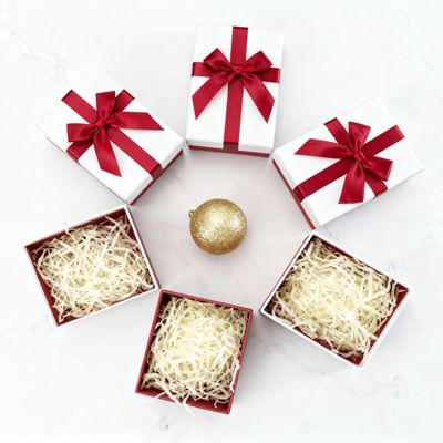 Scatola rigida di lusso personalizzata in fabbrica con coperchio in cartone patinato con laminazione opaca, goffratura e stampa a caldo per confezioni regalo