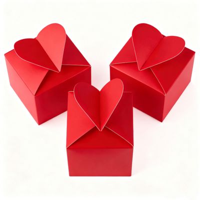 Scatena l'amore del fascino con la nostra esclusiva scatola di carte a forma di cuore, rivestimento in spugna laminata lucida opaca, ogni momento speciale, maniglia per candele