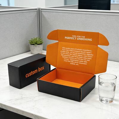 Logo personalizzato Casella di spedizione di carta ondulata di moda e di tendenza per abbigliamento T-shirt cappello