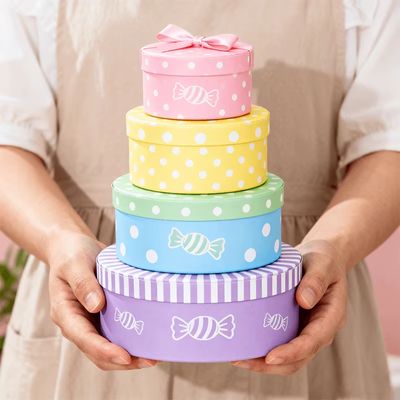 Scatole regalo in tubo personalizzate e scatole cilindriche per torte, caramelle, cioccolatini e candele